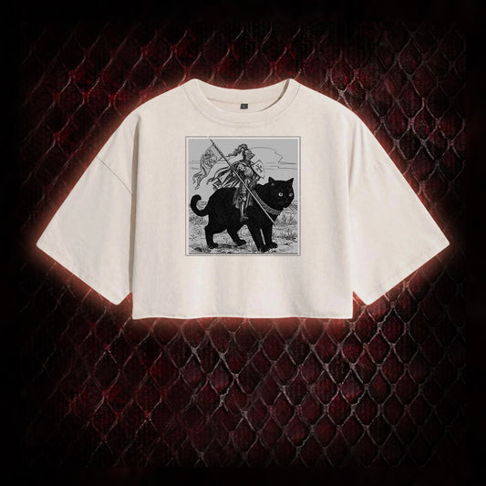 Vintage Knight & Giant Black Cat Medieval Fantasy Graphic Vintage-Cropped T-shirt  - Whimsical Retro Aesthetic Statement Piece