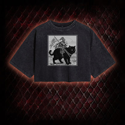 Vintage Knight & Giant Black Cat Medieval Fantasy Graphic Vintage-Cropped T-shirt  - Whimsical Retro Aesthetic Statement Piece