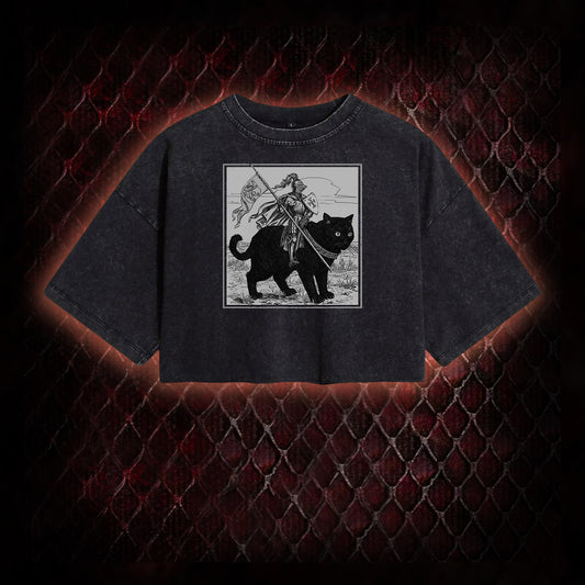 Vintage Knight & Giant Black Cat Medieval Fantasy Graphic Vintage-Cropped T-shirt  - Whimsical Retro Aesthetic Statement Piece