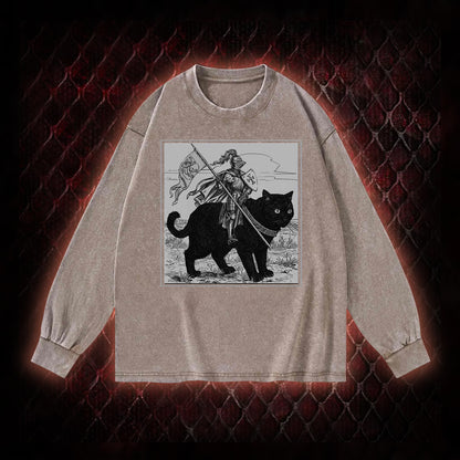 Vintage Knight & Giant Black Cat Medieval Fantasy Graphic Vintage-Sweatshirt  - Whimsical Retro Aesthetic Statement Piece