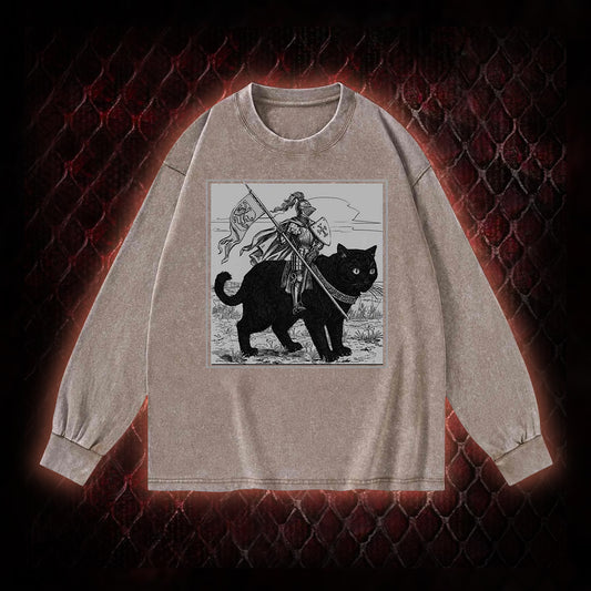 Vintage Knight & Giant Black Cat Medieval Fantasy Graphic Vintage-Sweatshirt  - Whimsical Retro Aesthetic Statement Piece