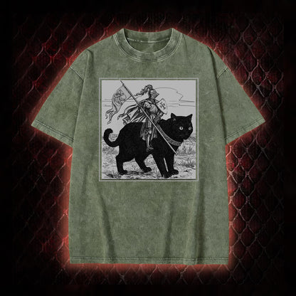 Vintage Knight & Giant Black Cat Medieval Fantasy Graphic Vintage-T-Shirt - Whimsical Retro Aesthetic Statement Piece