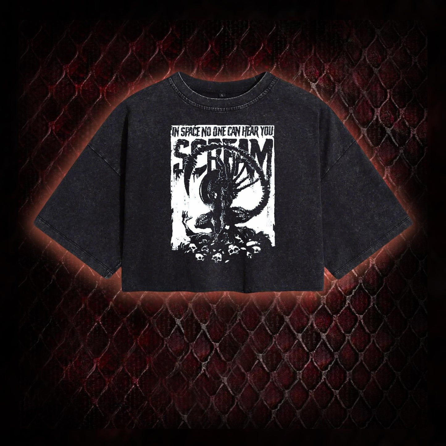 Alien 'In Space No One Can Hear You Scream' Xenomorph Graphic Vintage-Cropped T-shirt  - Sci-Fi Horror Franchise Tribute Piece
