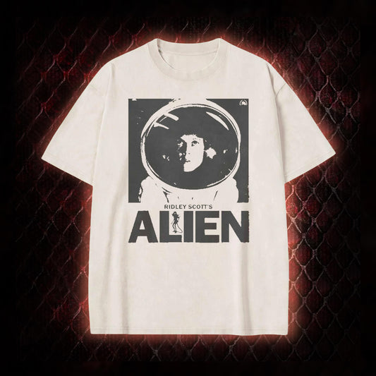 Ridley Scott's Alien Ellen Ripley Astronaut Graphic Vintage-T-Shirt - Sci-Fi Horror Franchise Icon Tribute Piece