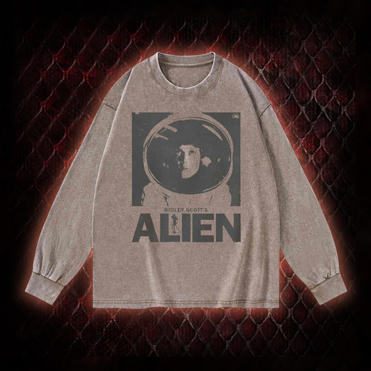 Ridley Scott's Alien Ellen Ripley Astronaut Graphic Vintage-Sweatshirt  - Sci-Fi Horror Franchise Icon Tribute Piece