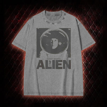 Ridley Scott's Alien Ellen Ripley Astronaut Graphic Vintage-T-Shirt - Sci-Fi Horror Franchise Icon Tribute Piece