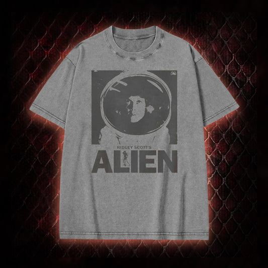 Ridley Scott's Alien Ellen Ripley Astronaut Graphic Vintage-T-Shirt - Sci-Fi Horror Franchise Icon Tribute Piece