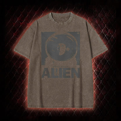 Ridley Scott's Alien Ellen Ripley Astronaut Graphic Vintage-T-Shirt - Sci-Fi Horror Franchise Icon Tribute Piece
